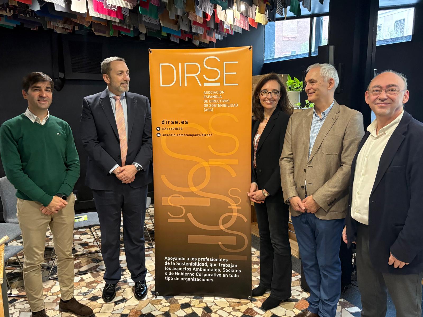 Foto familia - presentación informe Sostenibilidad DIRSE 2024